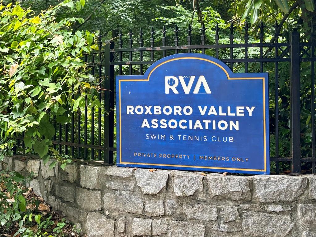 1183 Woods Circle NE