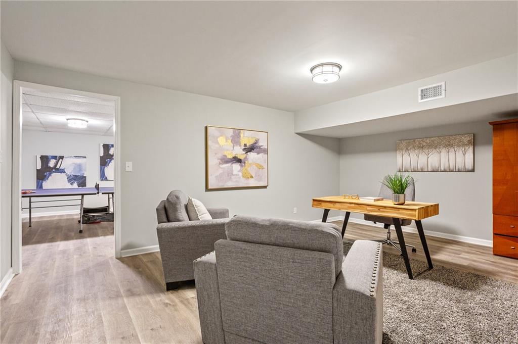 1183 Woods Circle NE