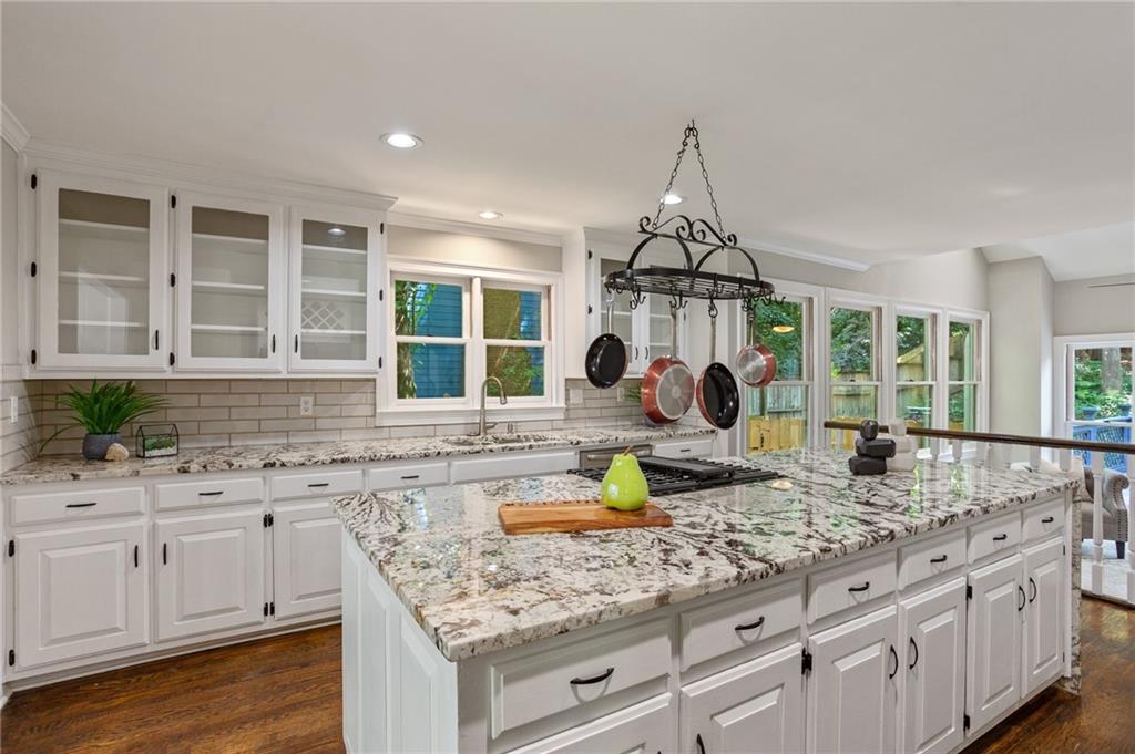 1183 Woods Circle NE