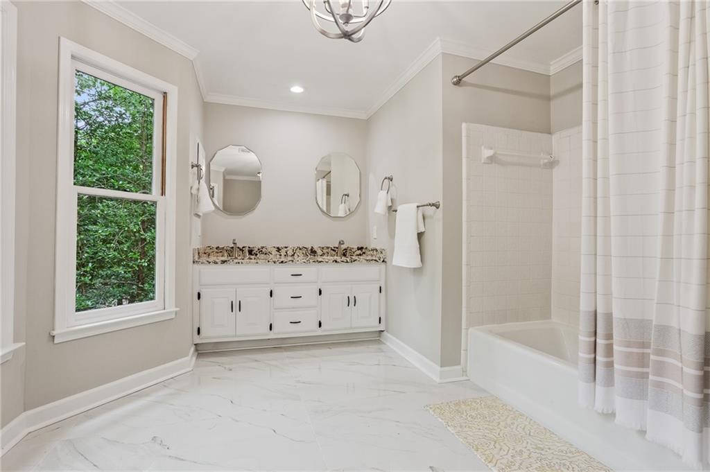 1183 Woods Circle NE