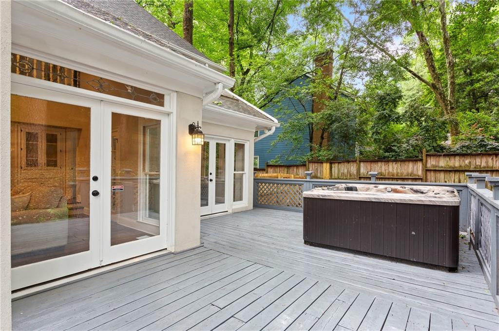 1183 Woods Circle NE