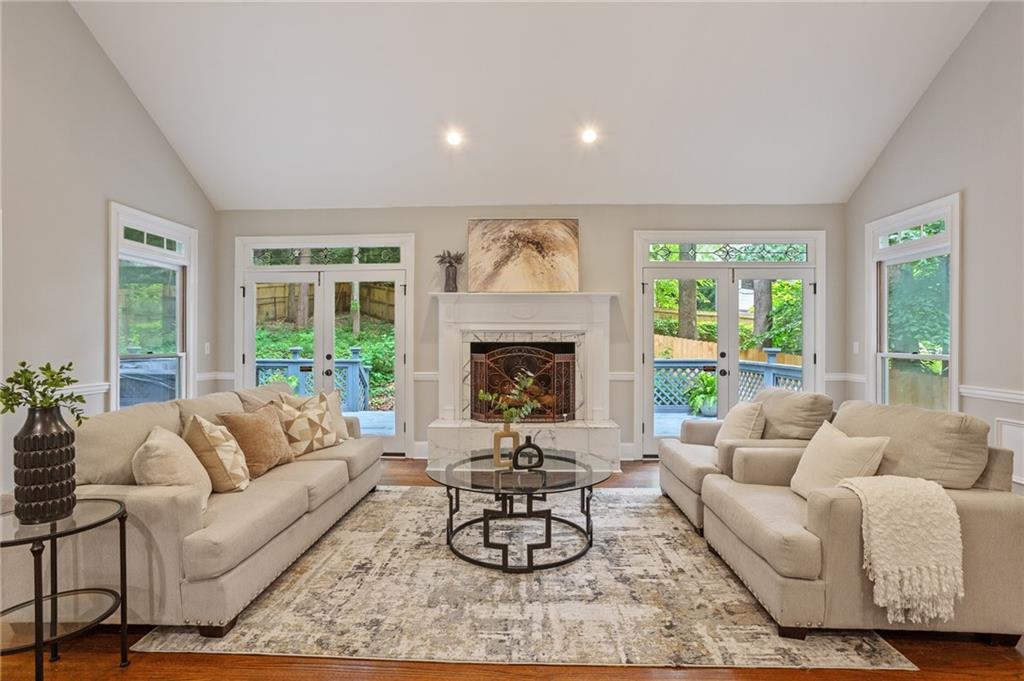 1183 Woods Circle NE