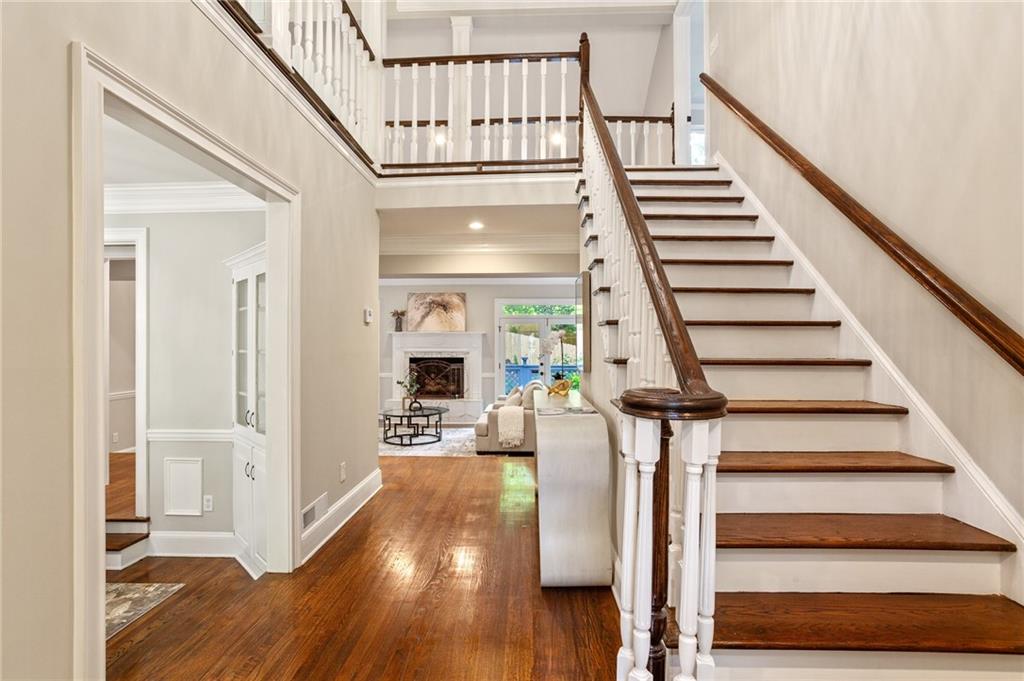 1183 Woods Circle NE