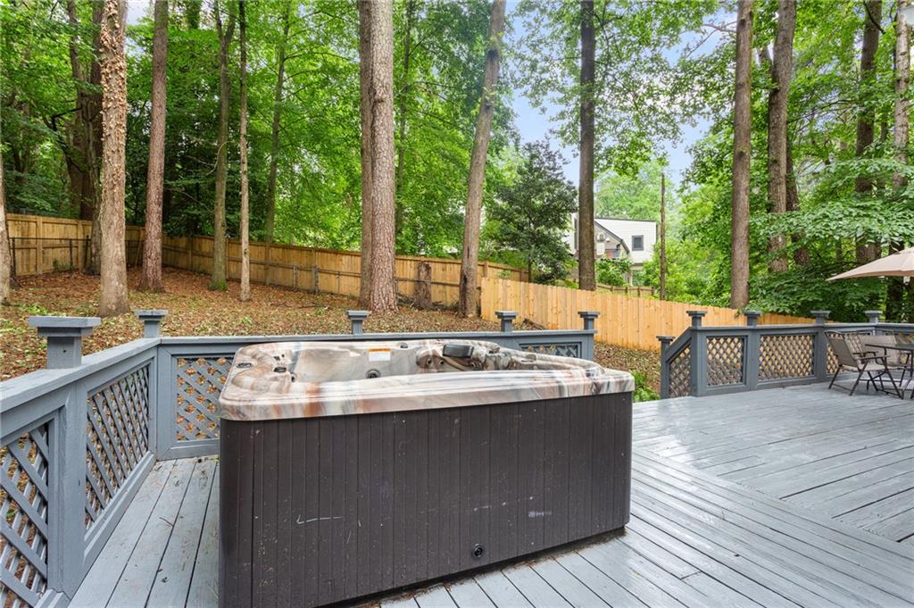 1183 Woods Circle NE