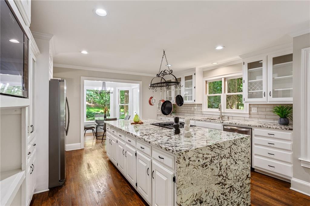 1183 Woods Circle NE