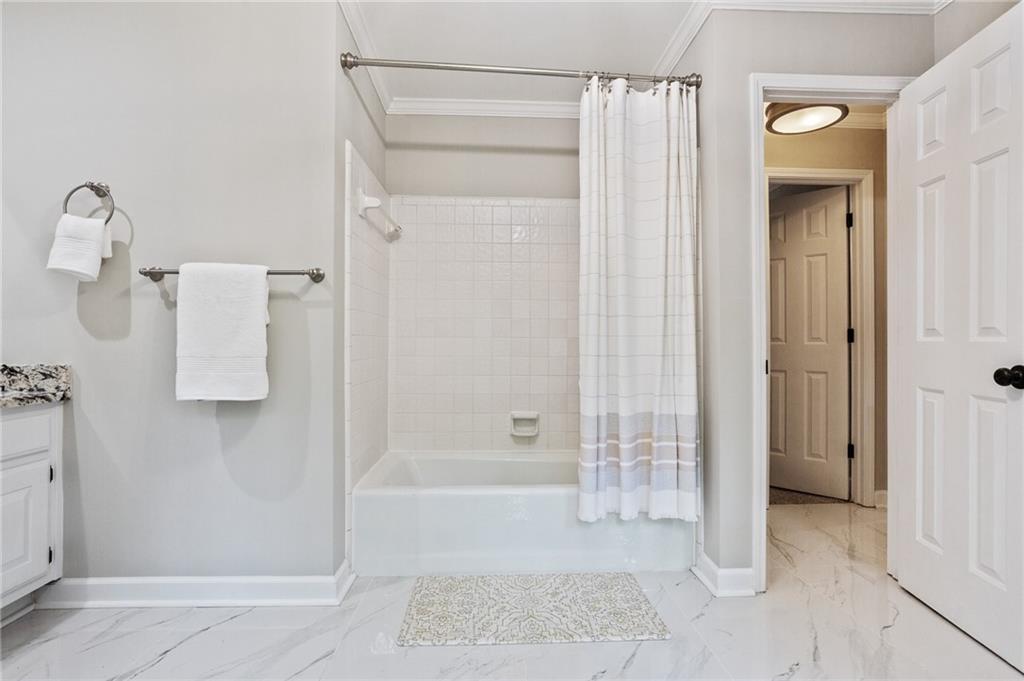 1183 Woods Circle NE