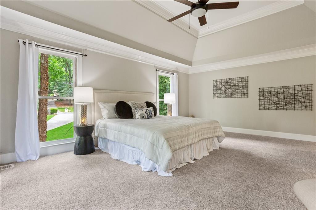 1183 Woods Circle NE