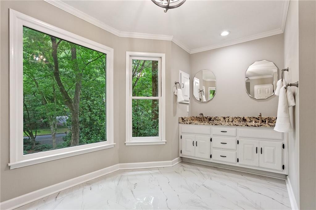 1183 Woods Circle NE