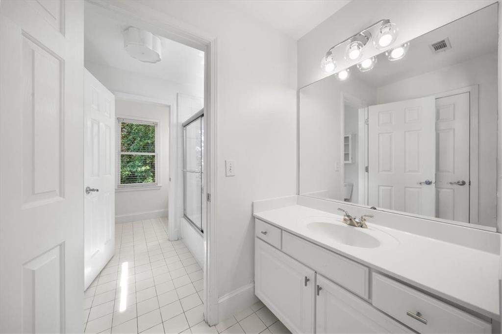 745 Glengate Place