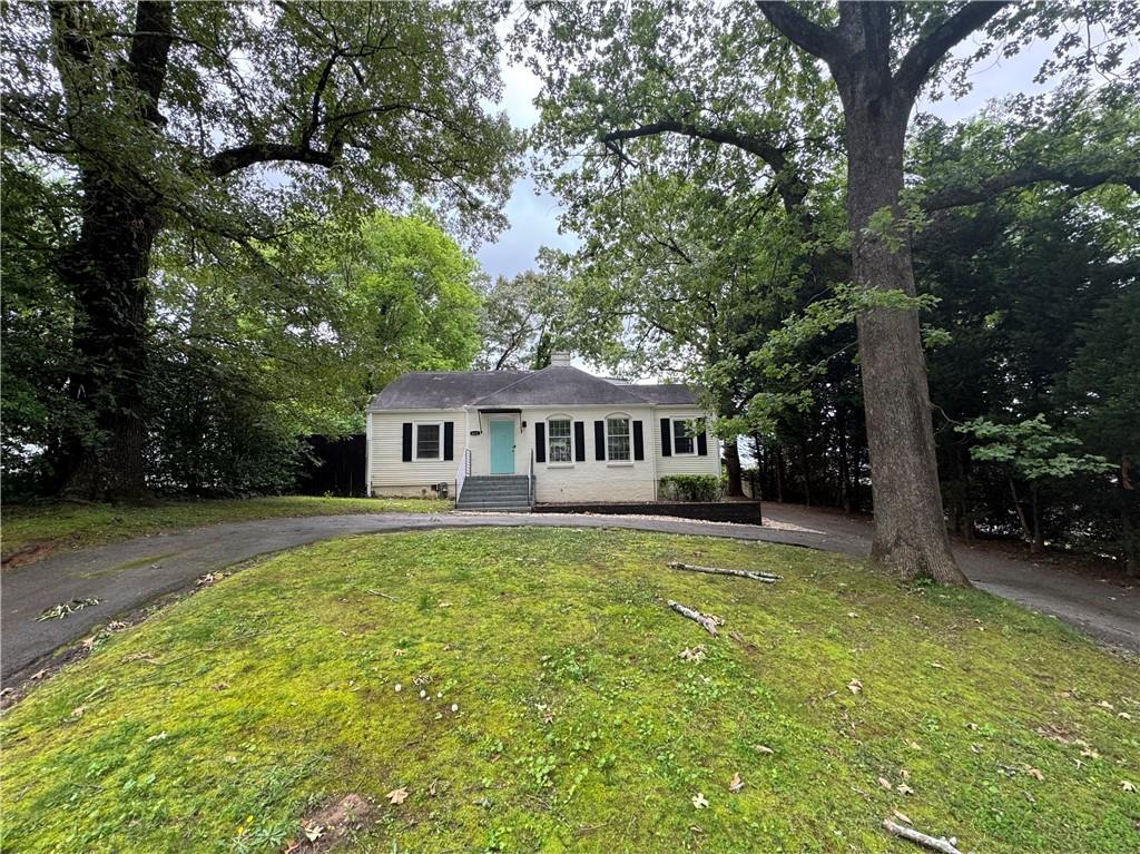 611 DARLINGTON Road NE