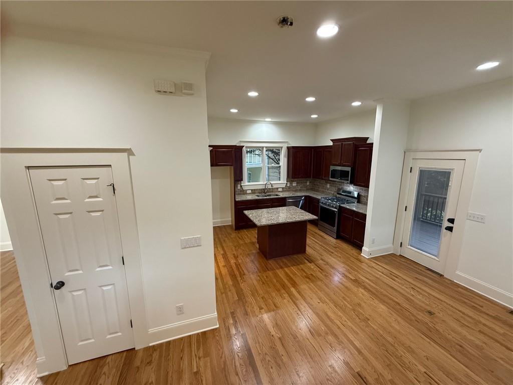 2552 White Oak Drive