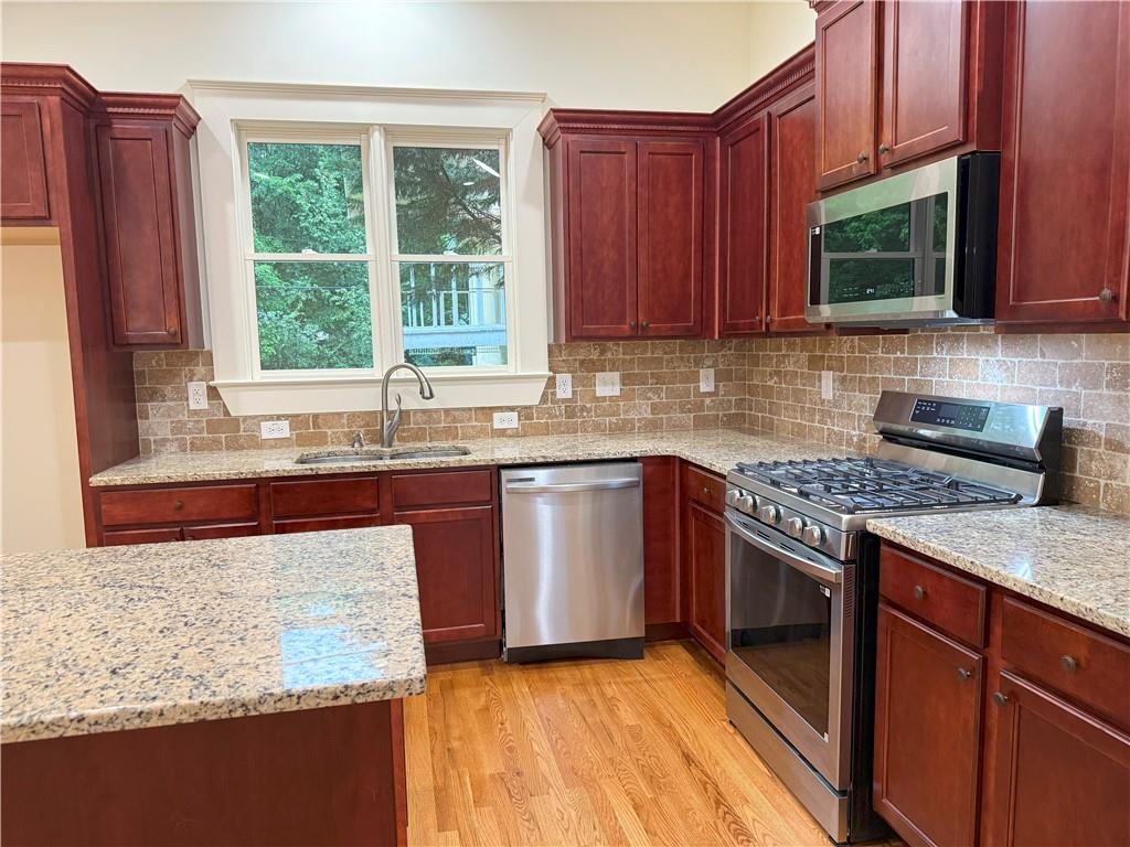 2552 White Oak Drive