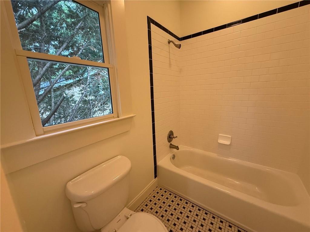 2552 White Oak Drive