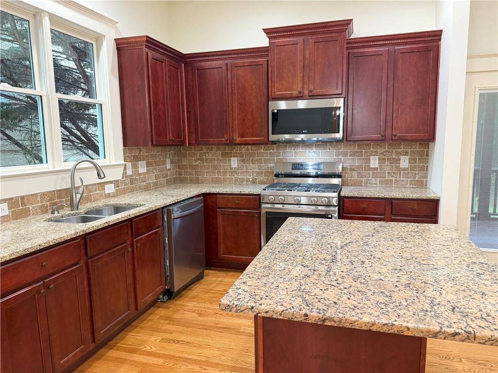 2552 White Oak Drive