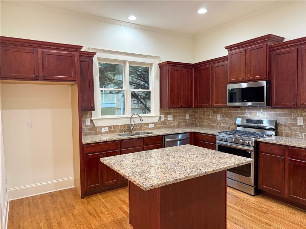 2552 White Oak Drive