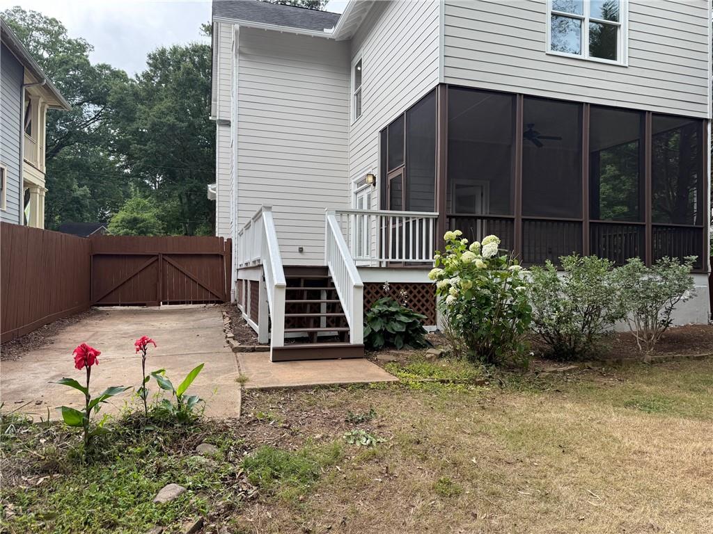 2552 White Oak Drive