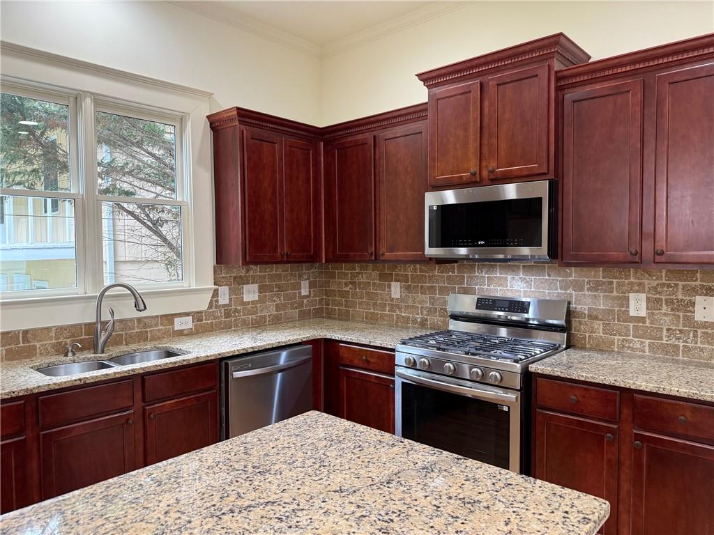 2552 White Oak Drive