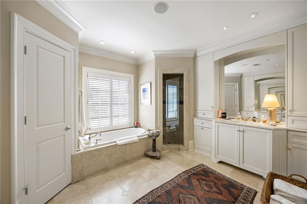 92 Old Ivy Road NE Unit 6