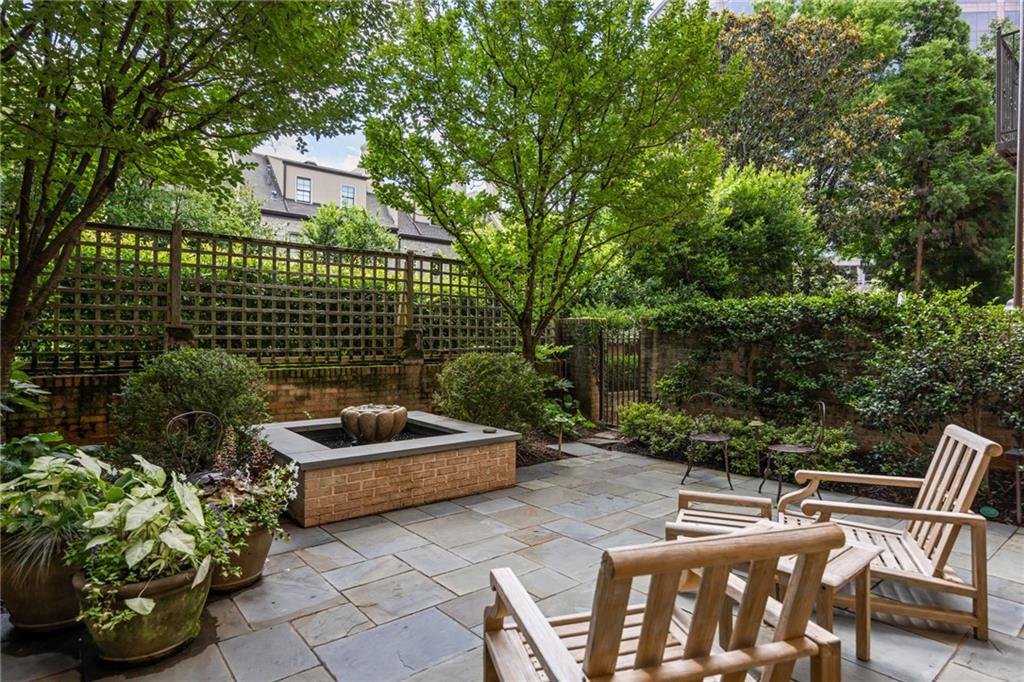 92 Old Ivy Road NE Unit 6