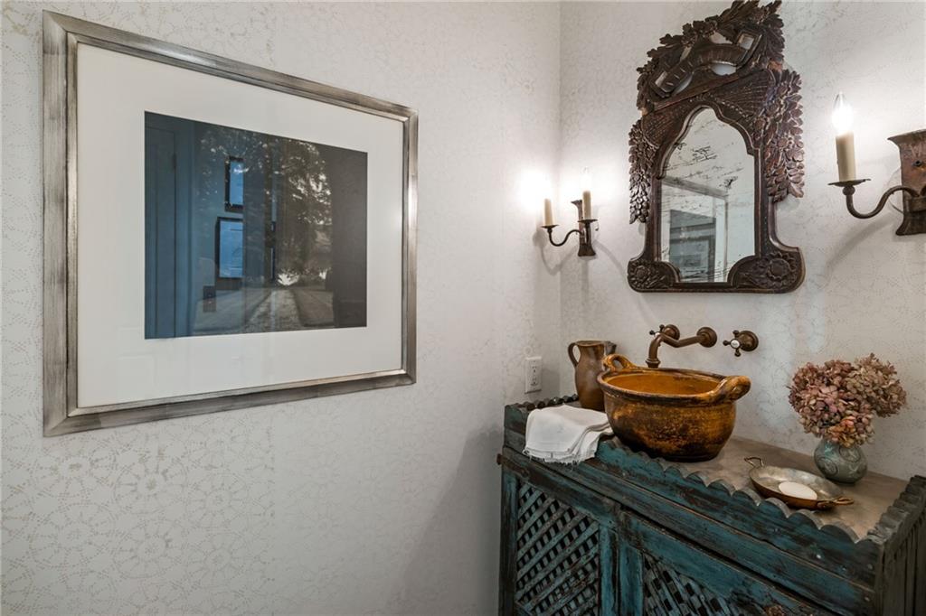 92 Old Ivy Road NE Unit 6