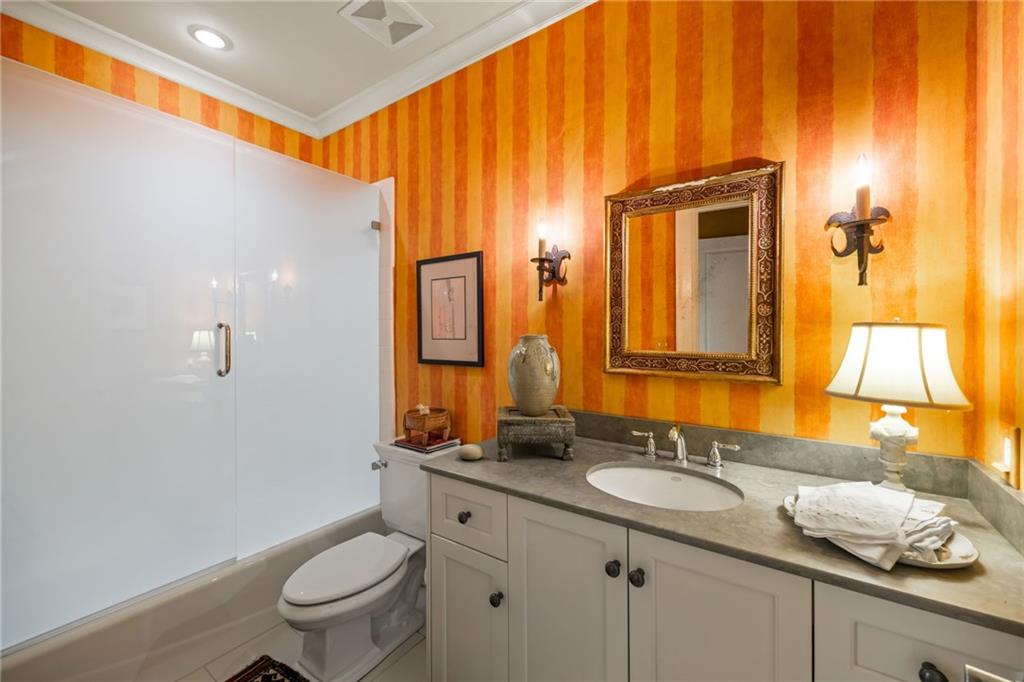 92 Old Ivy Road NE Unit 6