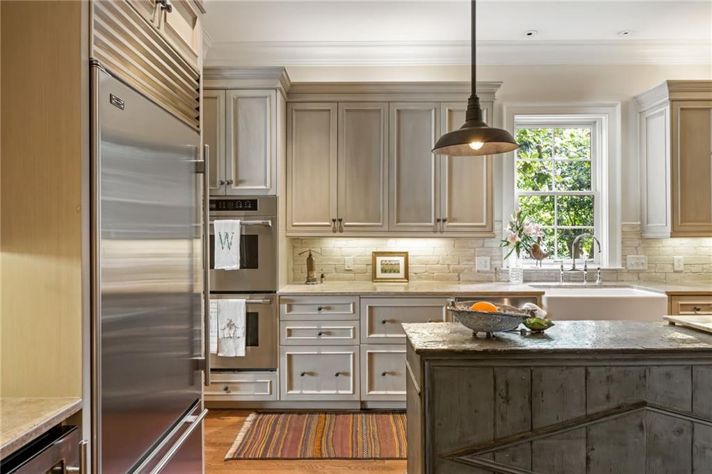 92 Old Ivy Road NE Unit 6