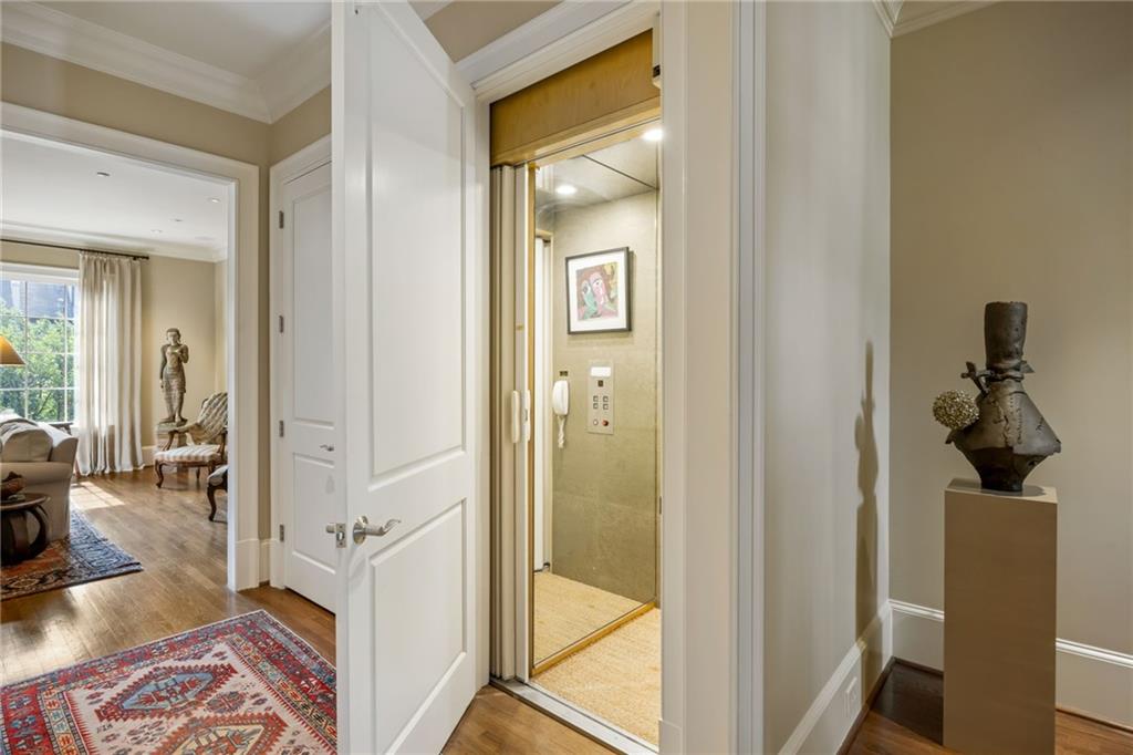 92 Old Ivy Road NE Unit 6