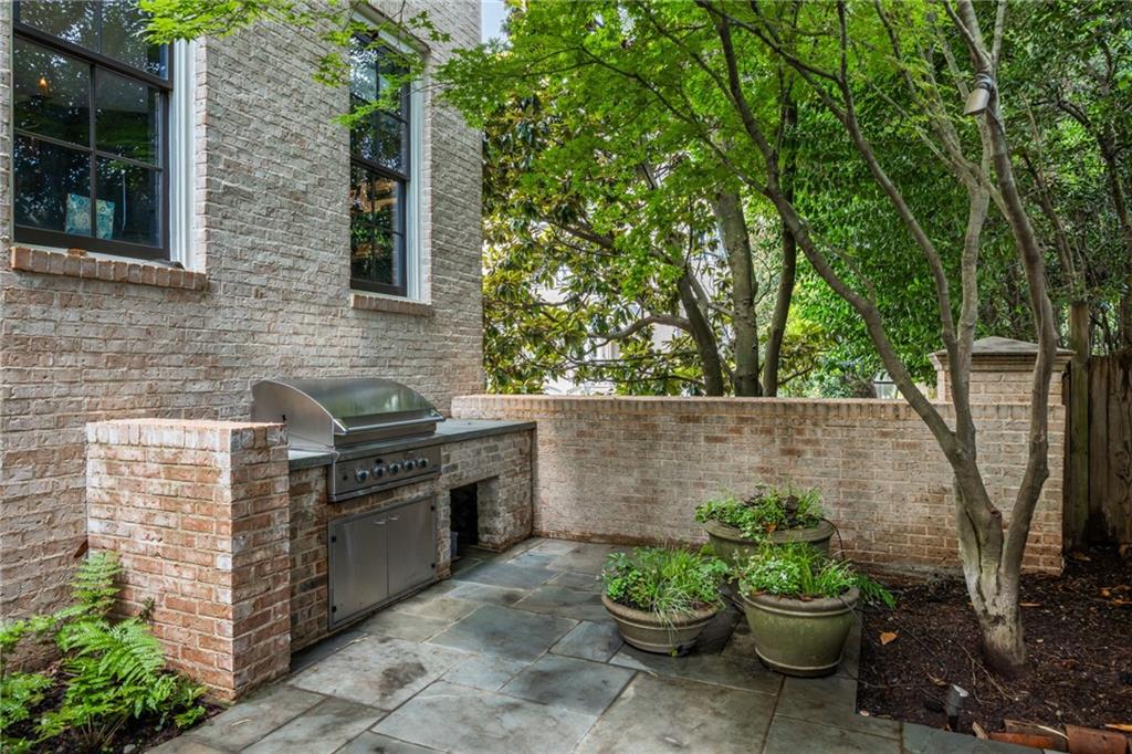 92 Old Ivy Road NE Unit 6
