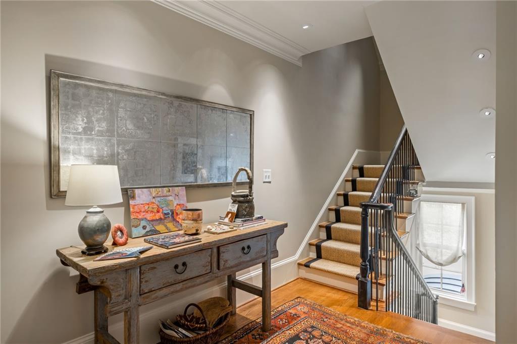 92 Old Ivy Road NE Unit 6