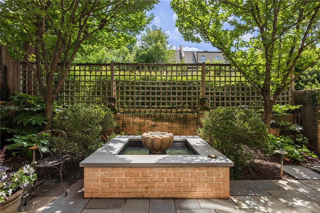 92 Old Ivy Road NE Unit 6