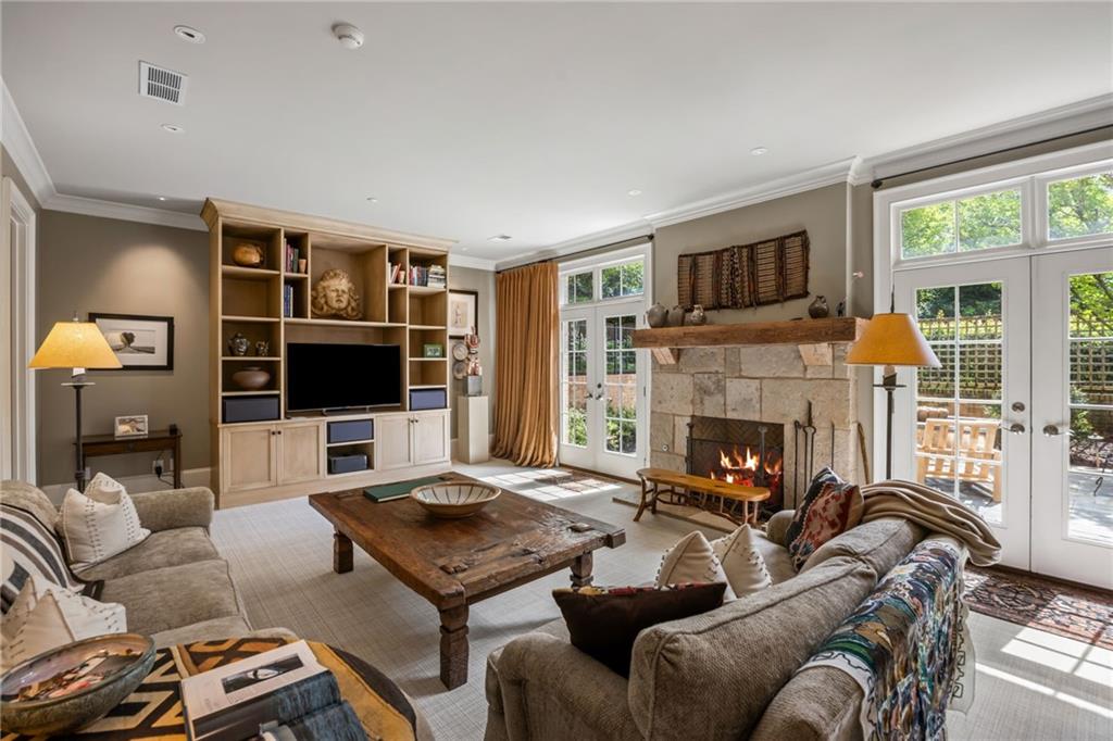 92 Old Ivy Road NE Unit 6