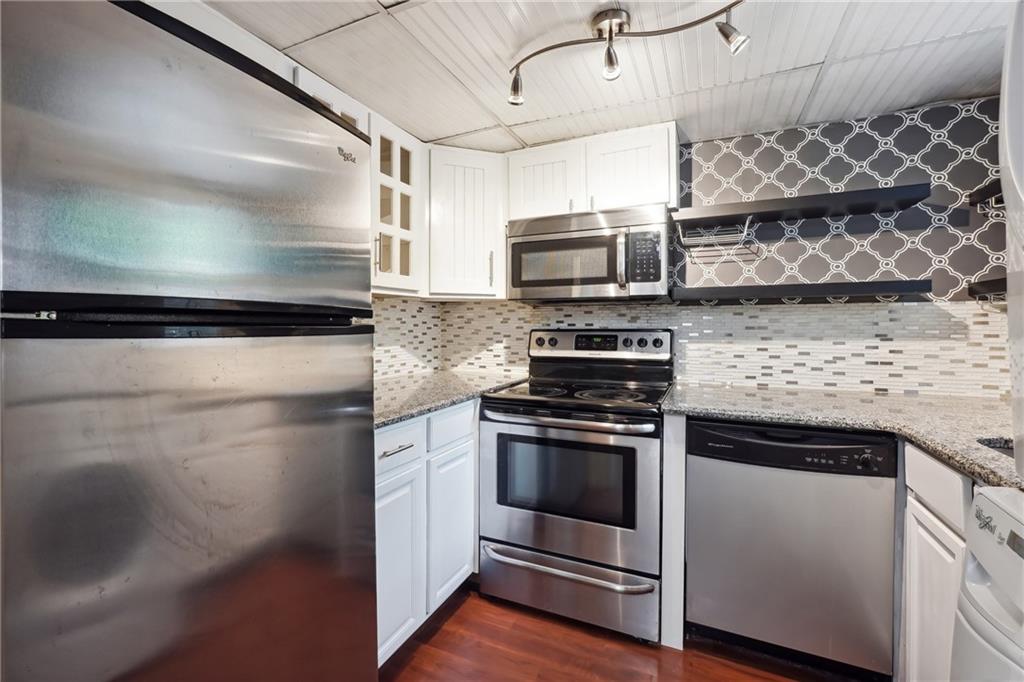 290 Lakemoore Drive NE Unit C