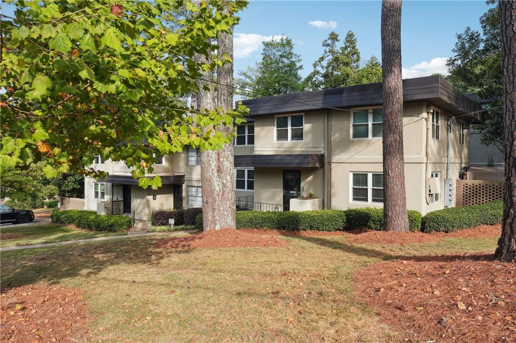 290 Lakemoore Drive NE Unit C