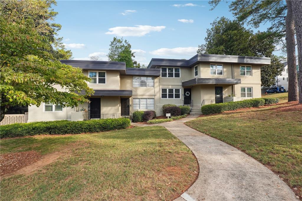 290 Lakemoore Drive NE Unit C
