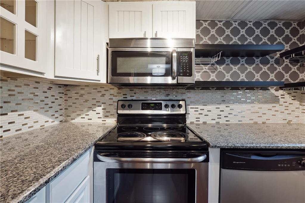 290 Lakemoore Drive NE Unit C