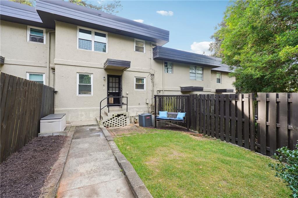 290 Lakemoore Drive NE Unit C
