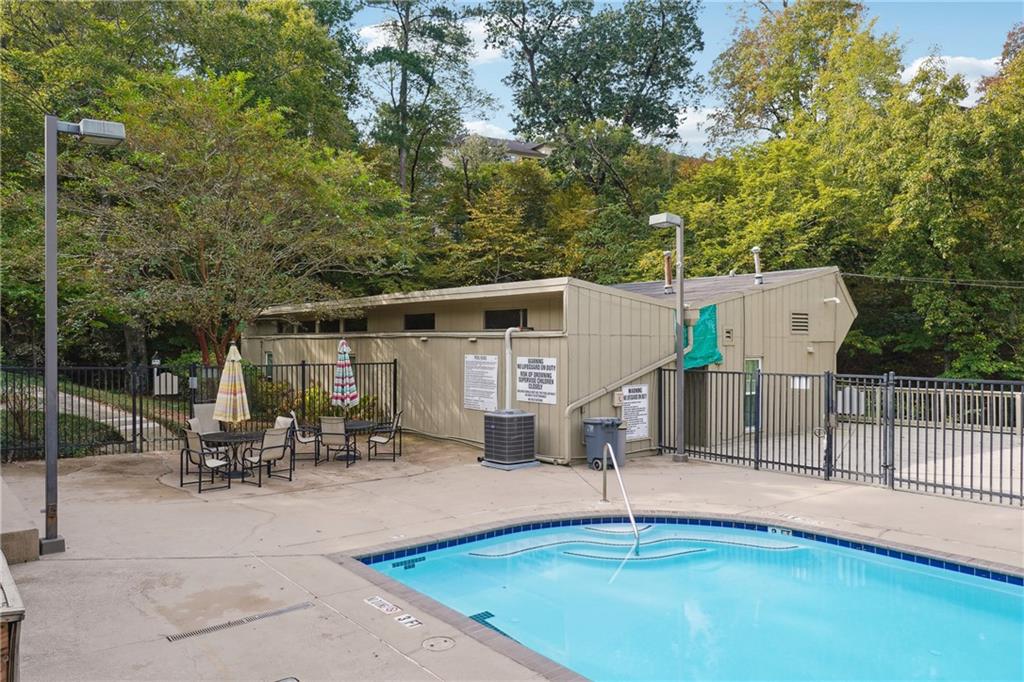 290 Lakemoore Drive NE Unit C