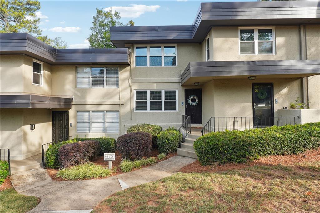 290 Lakemoore Drive NE Unit C