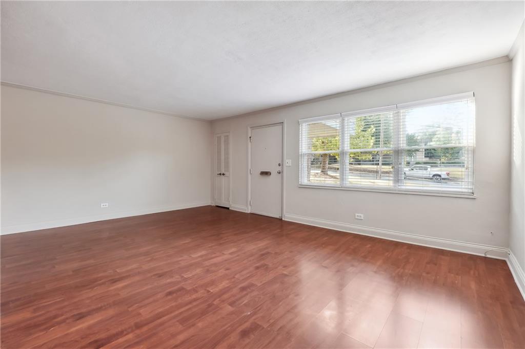 290 Lakemoore Drive NE Unit C