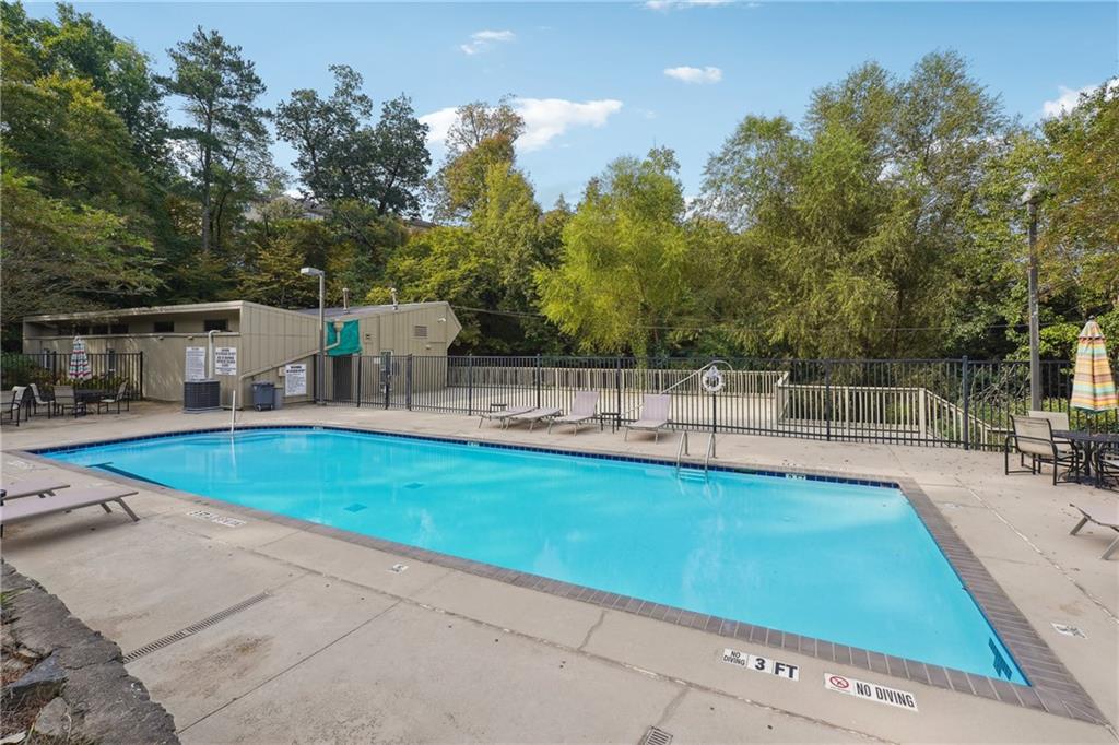 290 Lakemoore Drive NE Unit C