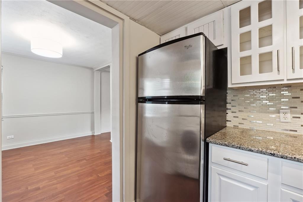 290 Lakemoore Drive NE Unit C