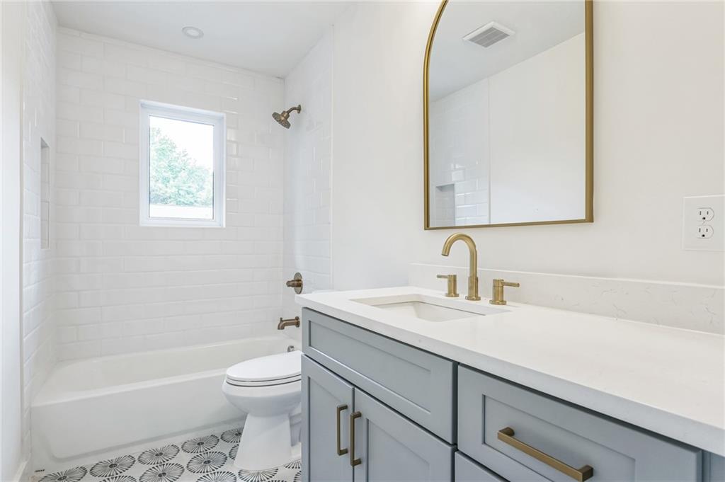 132 Flora Avenue NE Unit A