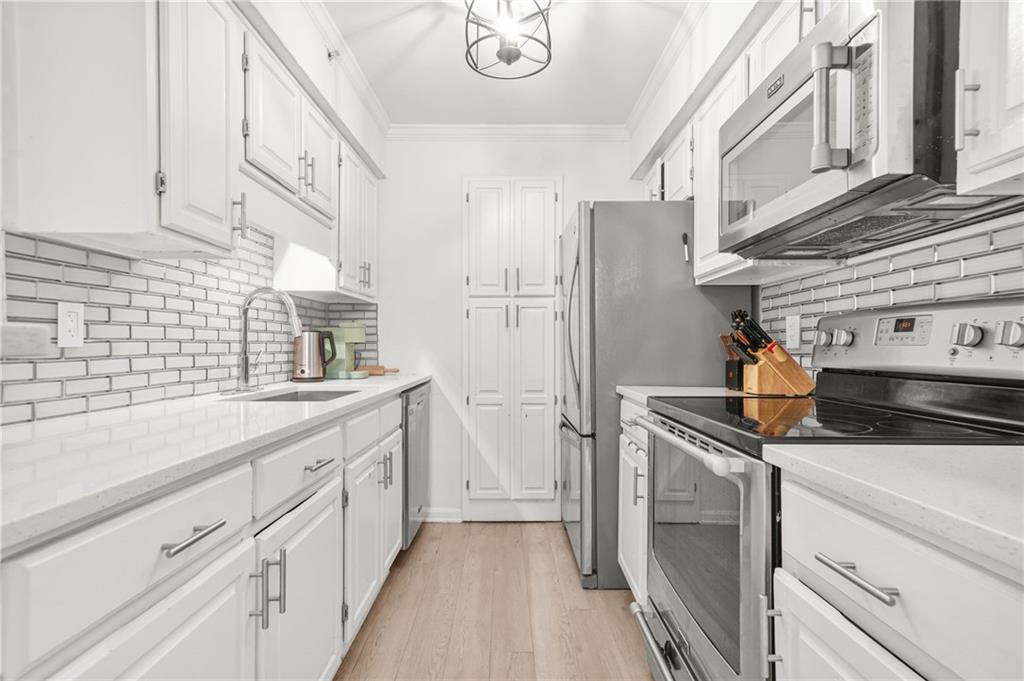 27404 Plantation Drive NE