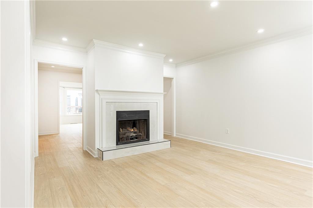 911 Lenox Hill Court NE