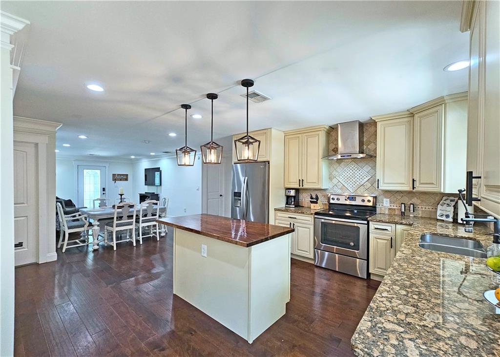 834 Frances Drive SE
