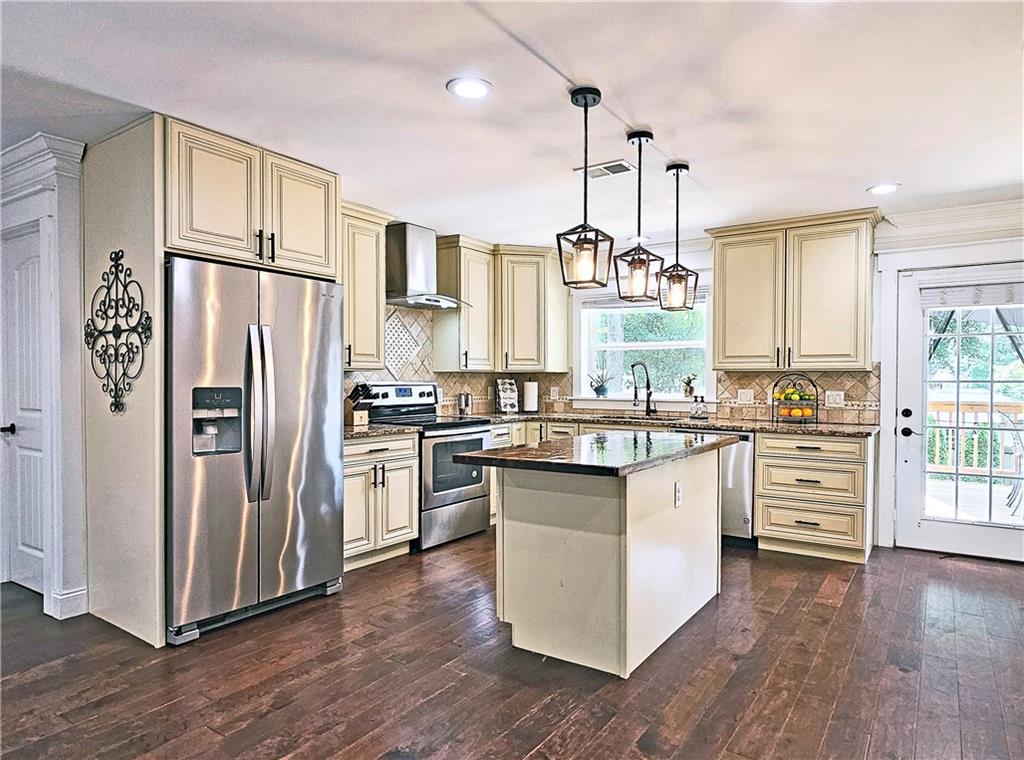 834 Frances Drive SE