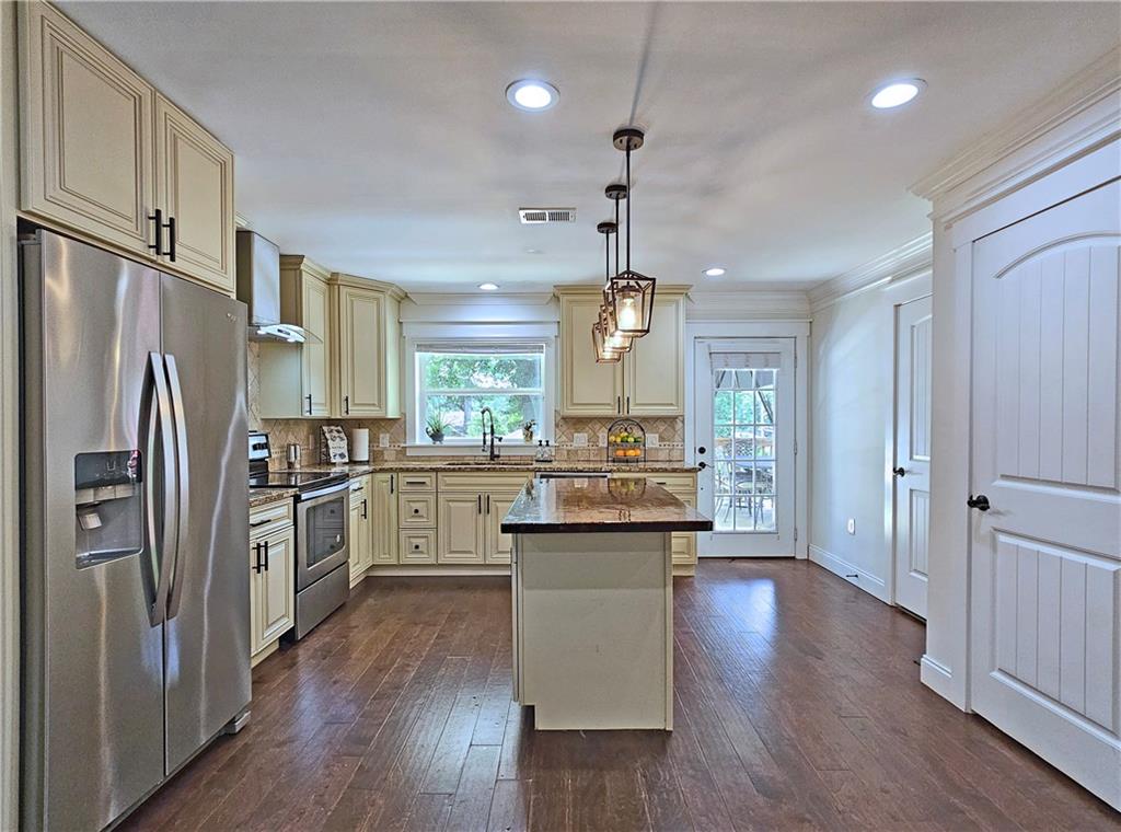 834 Frances Drive SE