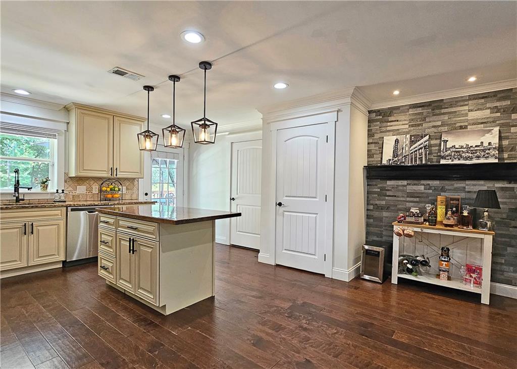 834 Frances Drive SE