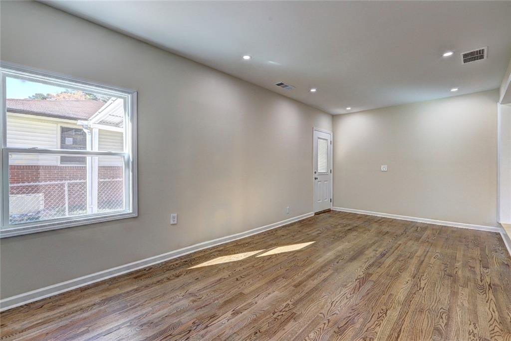 810 Commodore Drive NW