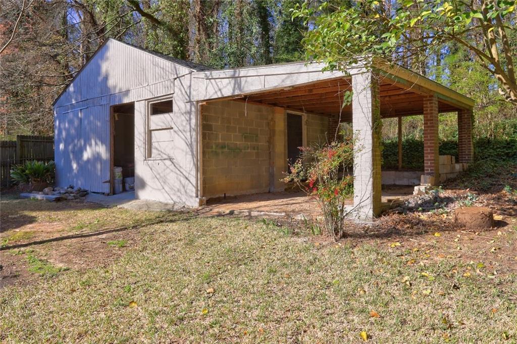 810 Commodore Drive NW